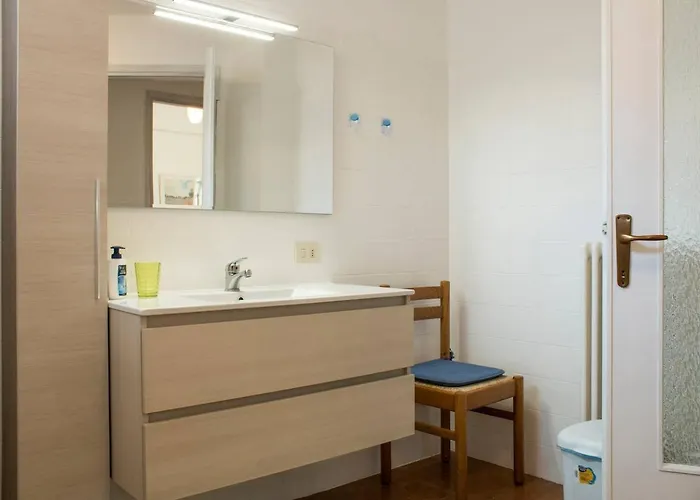 Wonderful On Lakeside Apartment *